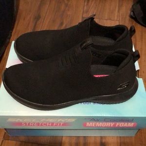 Like new Skechers stretch fit memory foam